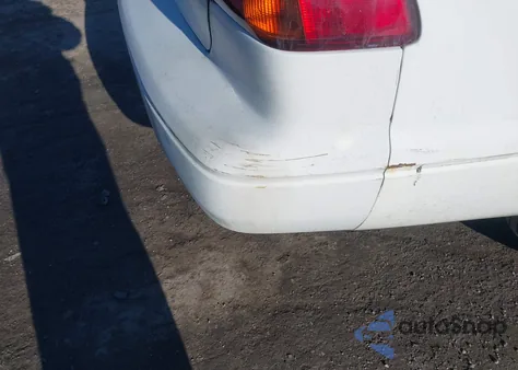 1998 Toyota Camry Le z USA, uszkodzony, nr VIN 4T1BG22K6WU838870